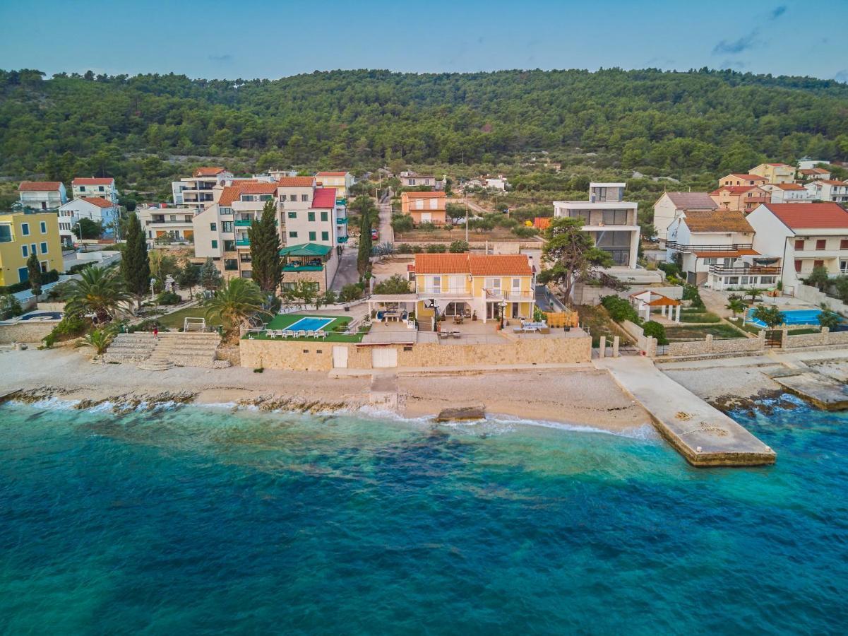 Villa Unique Sur La Plage Pour Des Vacances Inoubliables En Famille Ou Entre Amis Pour 10 Personnes Slatine Exterior photo