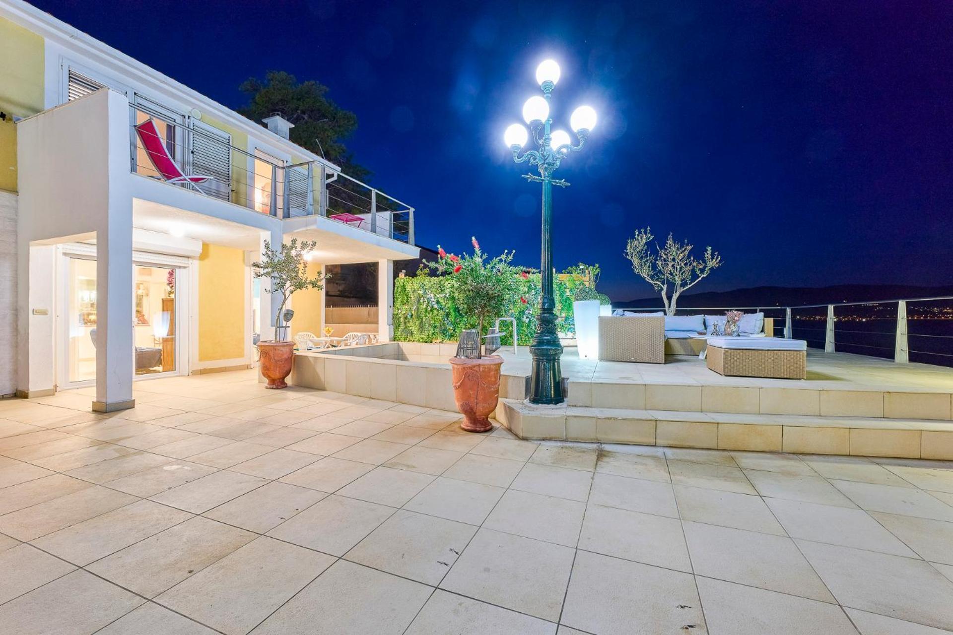 Villa Unique Sur La Plage Pour Des Vacances Inoubliables En Famille Ou Entre Amis Pour 10 Personnes Slatine Exterior photo