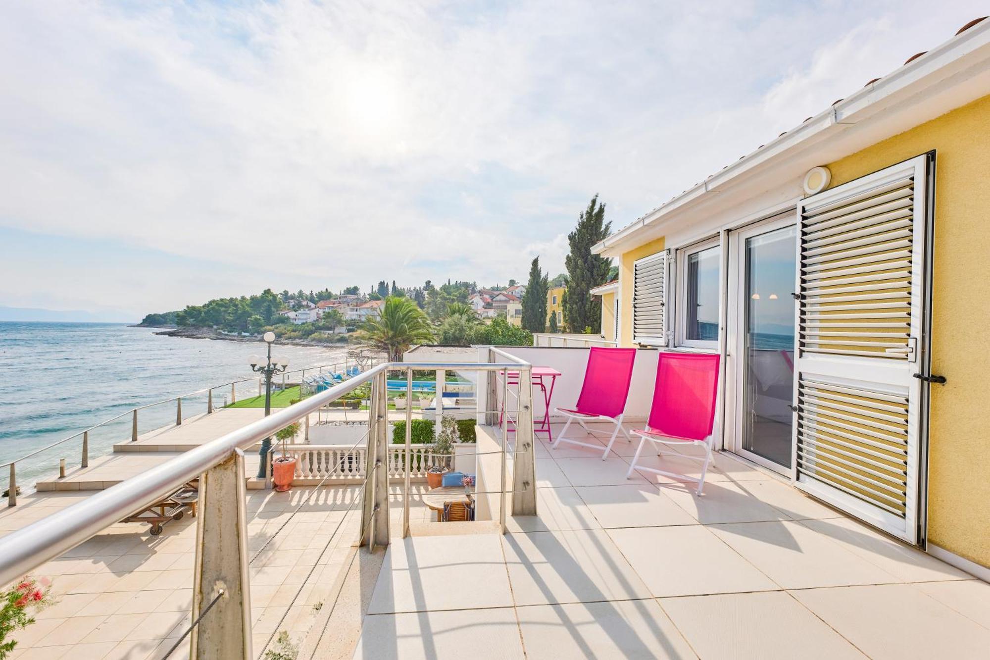Villa Unique Sur La Plage Pour Des Vacances Inoubliables En Famille Ou Entre Amis Pour 10 Personnes Slatine Exterior photo