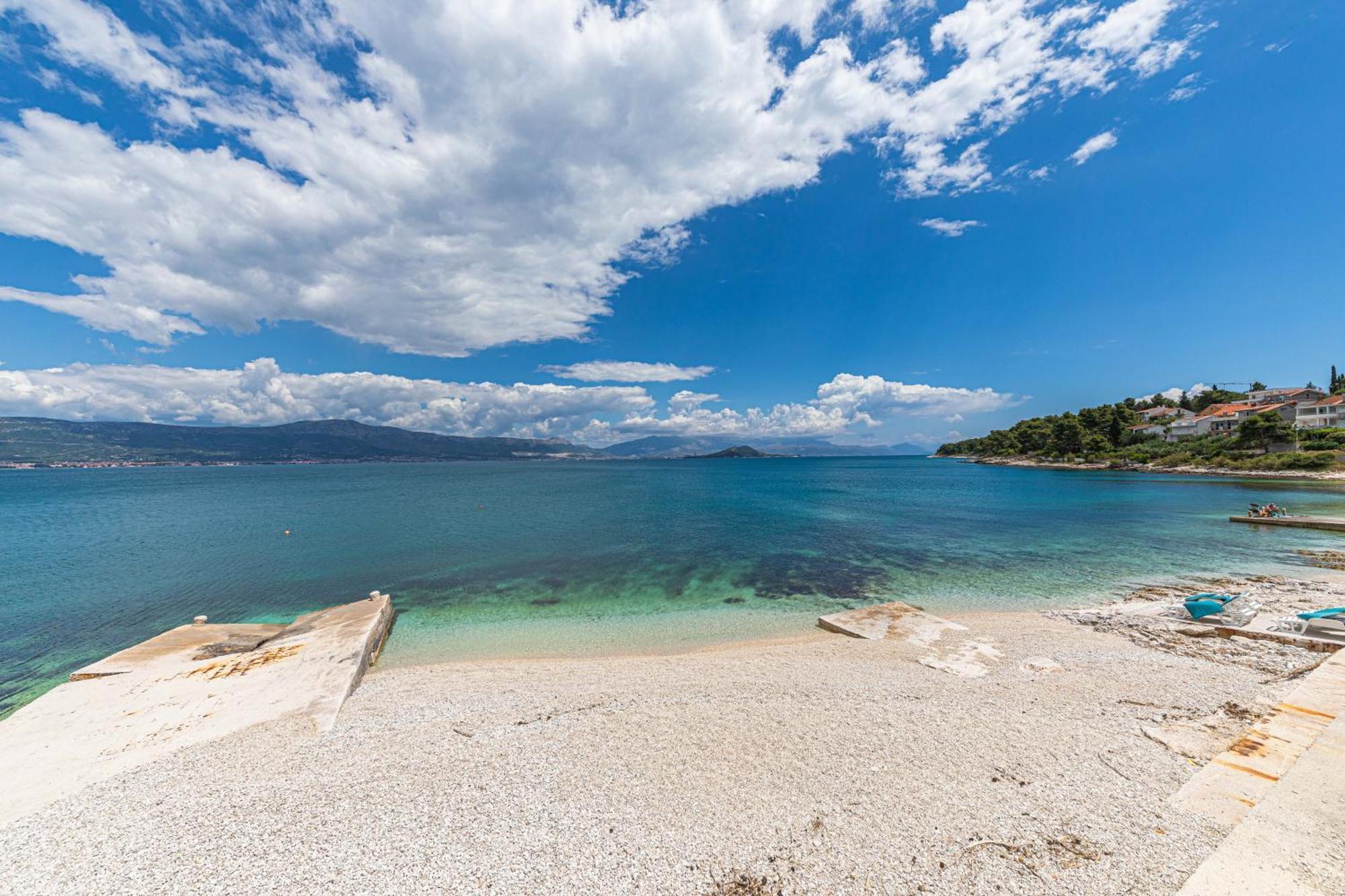 Villa Unique Sur La Plage Pour Des Vacances Inoubliables En Famille Ou Entre Amis Pour 10 Personnes Slatine Exterior photo